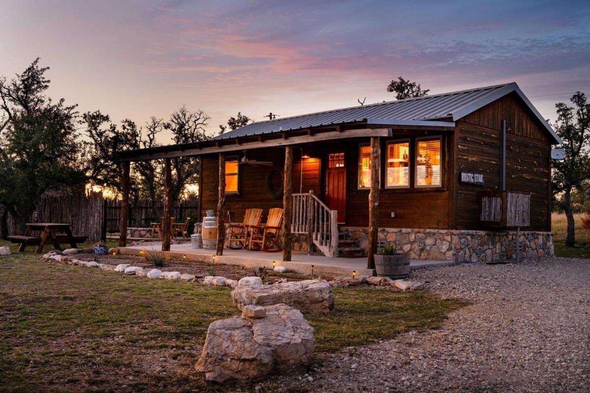 Rockin' R Ranch - 4 Cabins & Sleeps 10 Fredericksburg Exterior foto