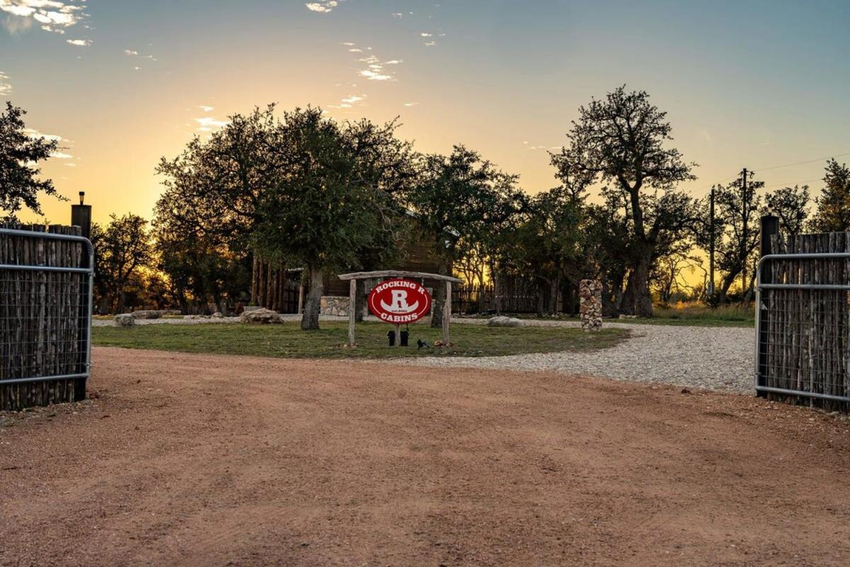 Rockin' R Ranch - 4 Cabins & Sleeps 10 Fredericksburg Exterior foto