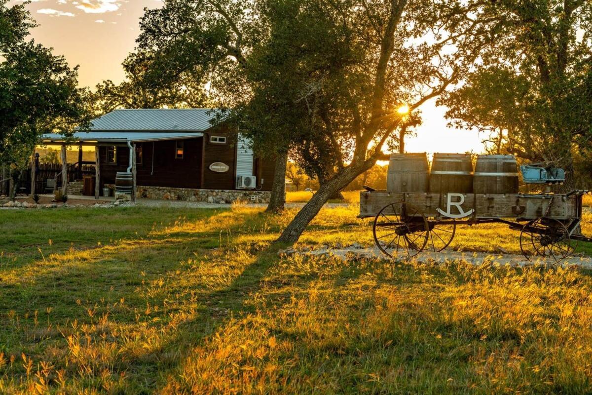 Rockin' R Ranch - 4 Cabins & Sleeps 10 Fredericksburg Exterior foto