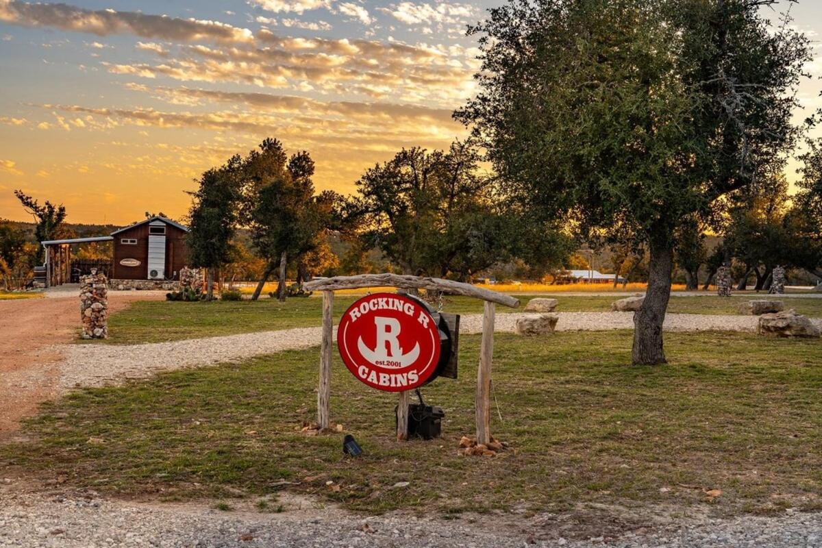 Rockin' R Ranch - 4 Cabins & Sleeps 10 Fredericksburg Exterior foto