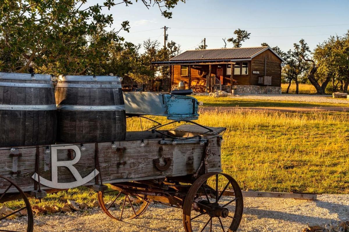 Rockin' R Ranch - 4 Cabins & Sleeps 10 Fredericksburg Exterior foto